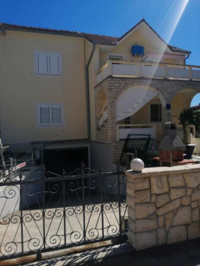 Apartments Maja-Vir-900m from the beach